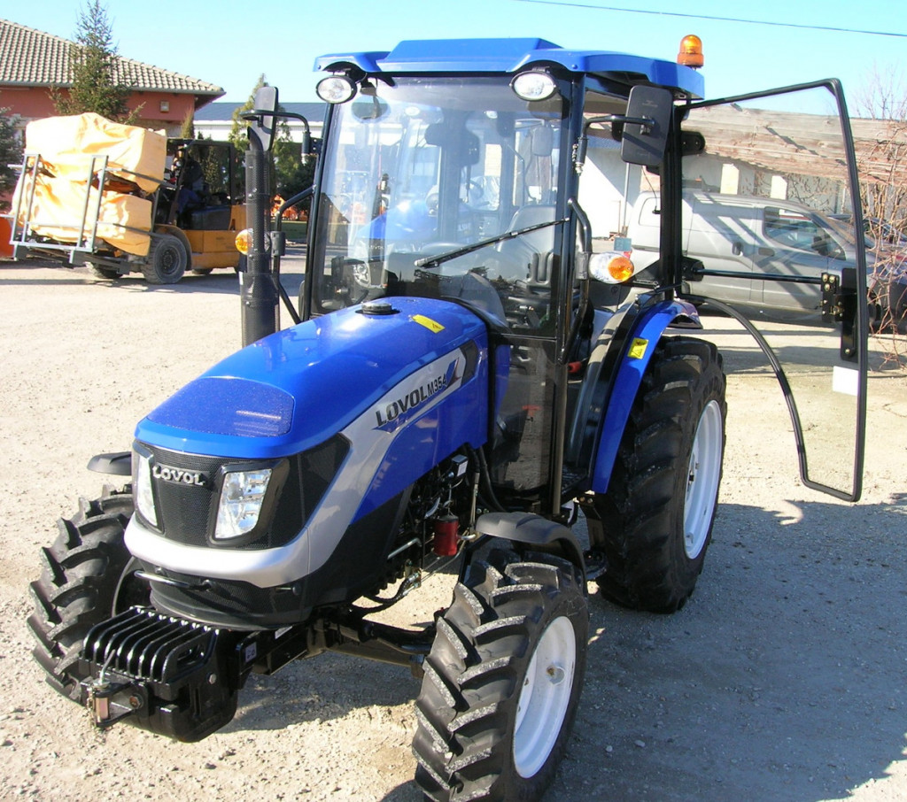    Lovol M404 C Kabinos EPA 5  traktor